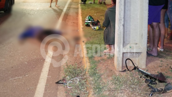 Jovem morre após perder controle de moto e colidir contra poste.