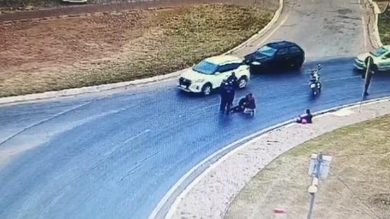 Motociclista fica ferida após cair na rotatória em frente ao VG Shopping.