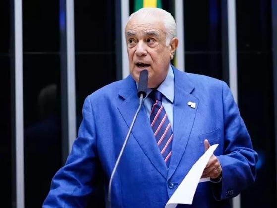 Partido Liberal afasta deputado por posição contra sanções dos EUA