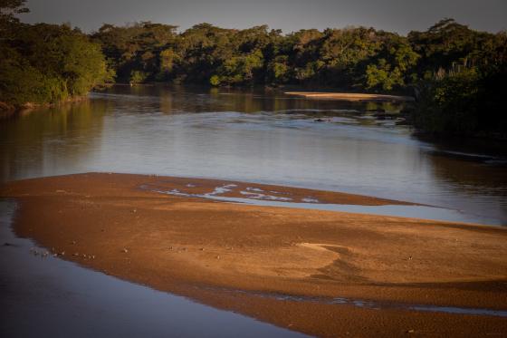 Relatório aponta queda histórica do nível do Rio Vermelho e risco ao abastecimento em Rondonópolis