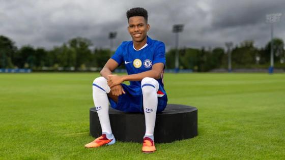 Técnico do Chelsea minimiza pressão sobre Estêvão: “Tempo para se adaptar”.