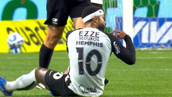 Carrillo e Depay se lesionam e desfalcam Corinthians.