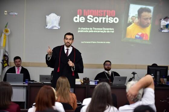 Promotor pede prisão máxima e diz que réu tirou 229 anos de vida