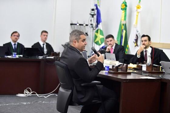 No tribunal, delegado revela detalhes da investigação e diz que cidade jamais será a mesma após crime brutal 