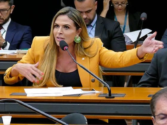 Deputada denuncia assédio sexual recebido por e-mail da Câmara